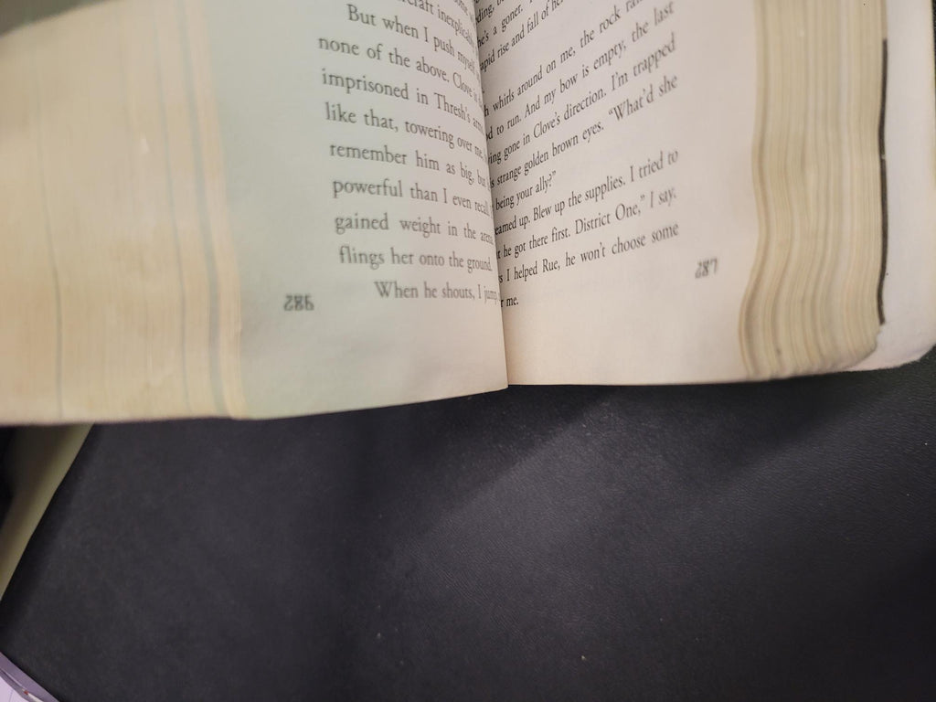 The Hunger Games * Suzanne Collins * Hunger Games #1