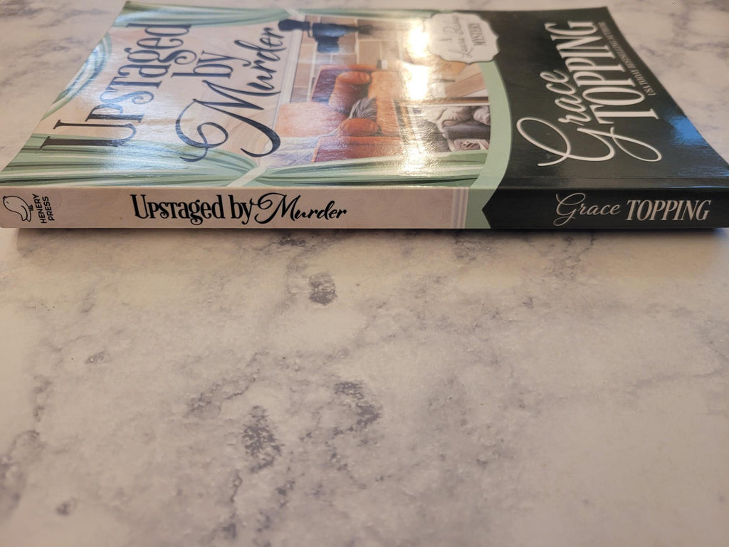 Upstaged by Murder * Grace Topping * Laura Bishop Mystery #3