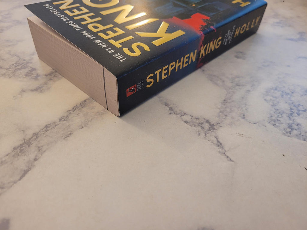 Holly * Stephen King