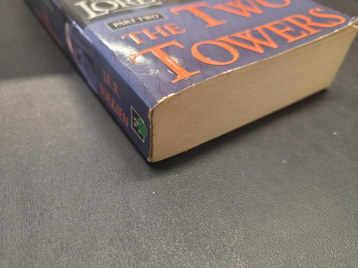 The Two Towers * J.R.R. Tolkien * Lord of the Rings #2 / Middle Earth #3