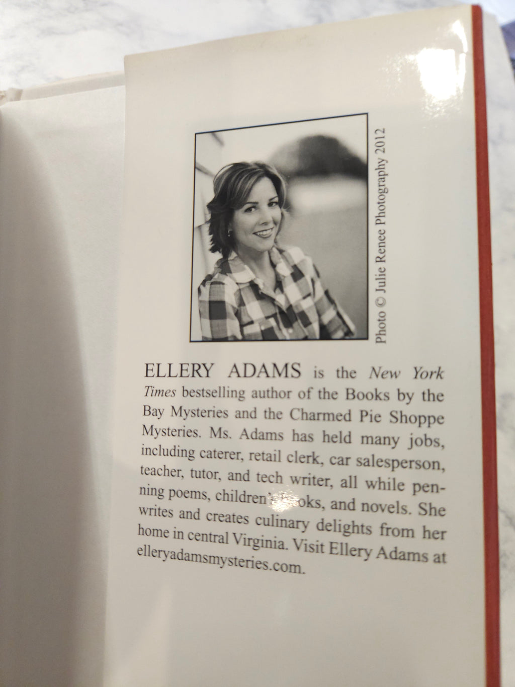 Murder in the Mystery Suite * Ellery Adams * Book Retreat Mystery #1