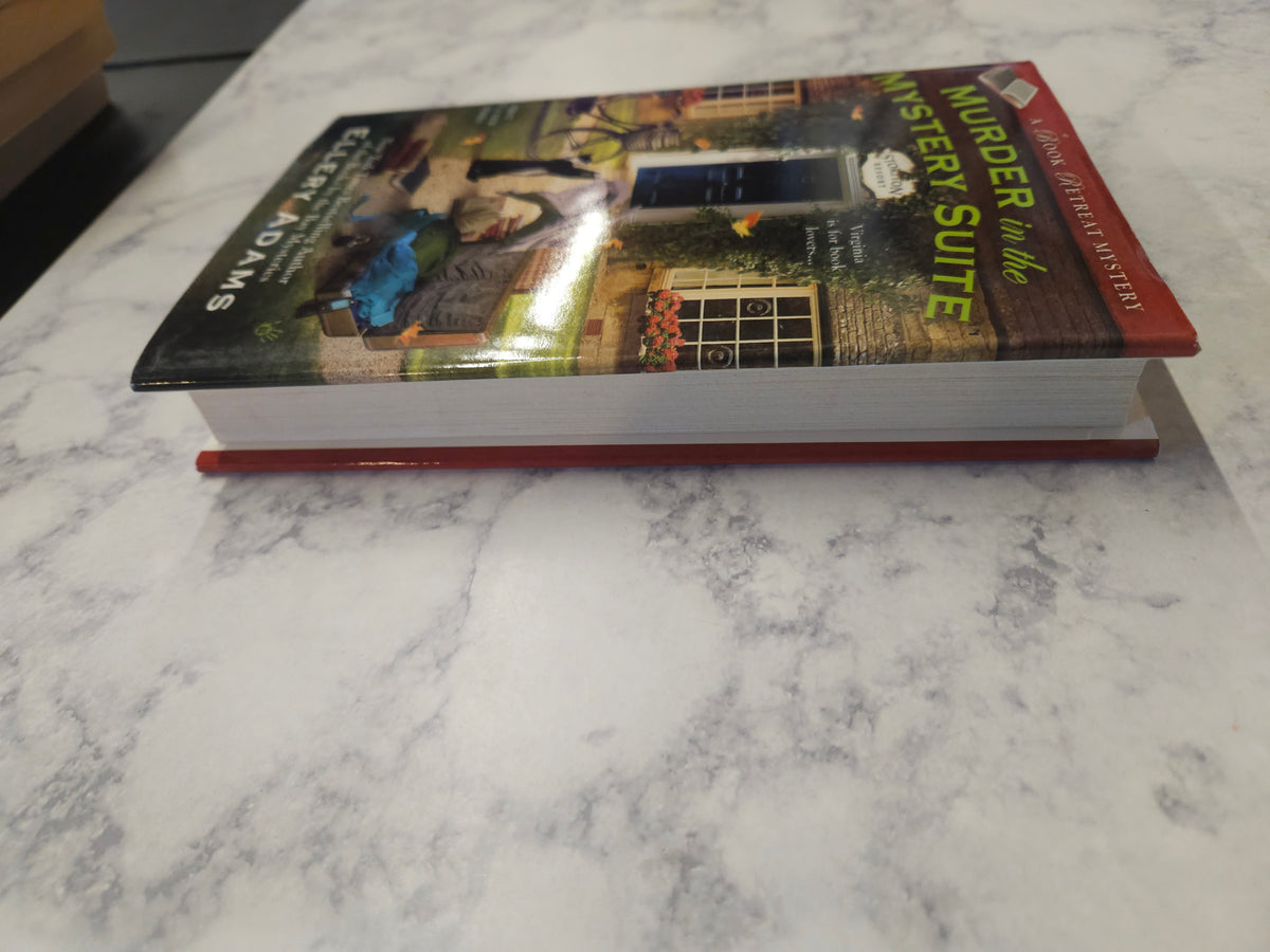 Murder in the Mystery Suite * Ellery Adams * Book Retreat Mystery #1