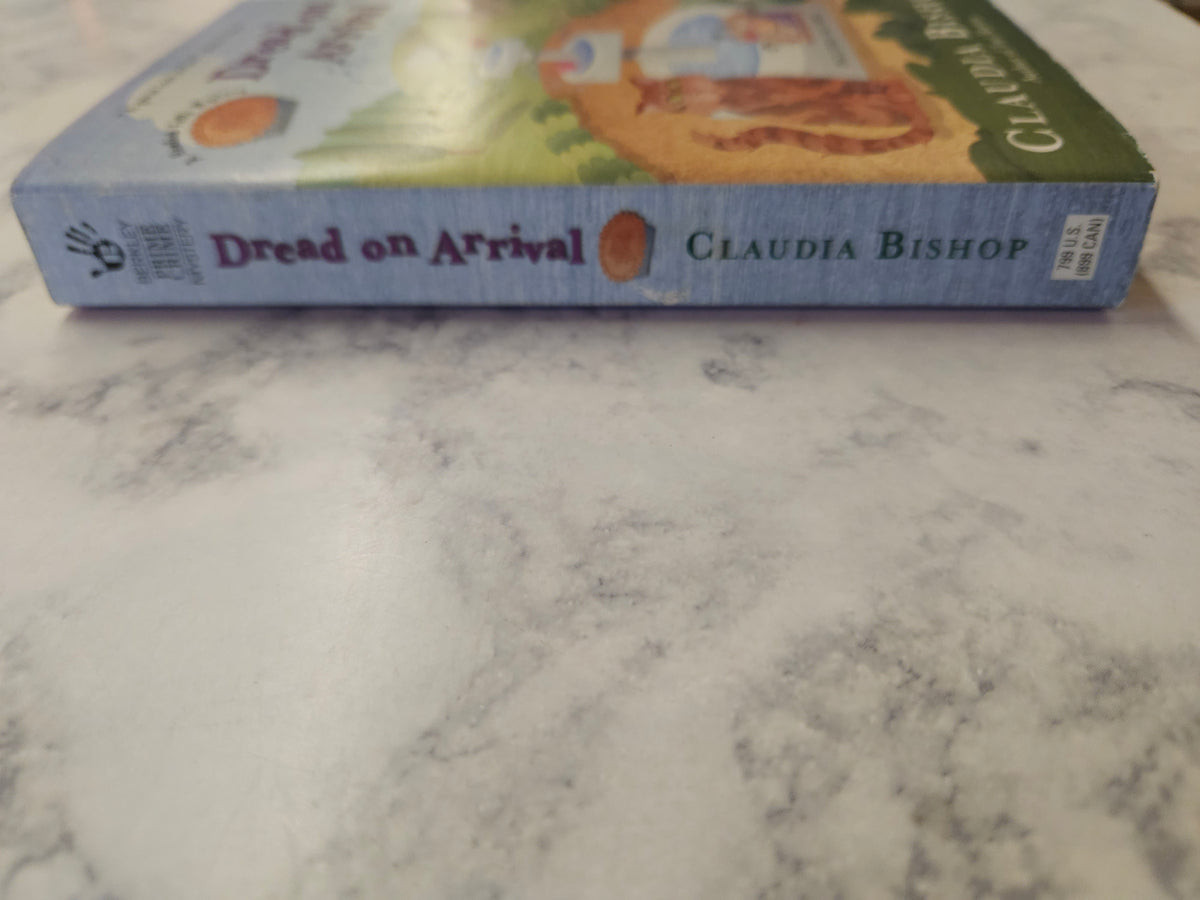 Dread on Arrival * Claudia Bishop * Hemlock Falls Mysteries #17