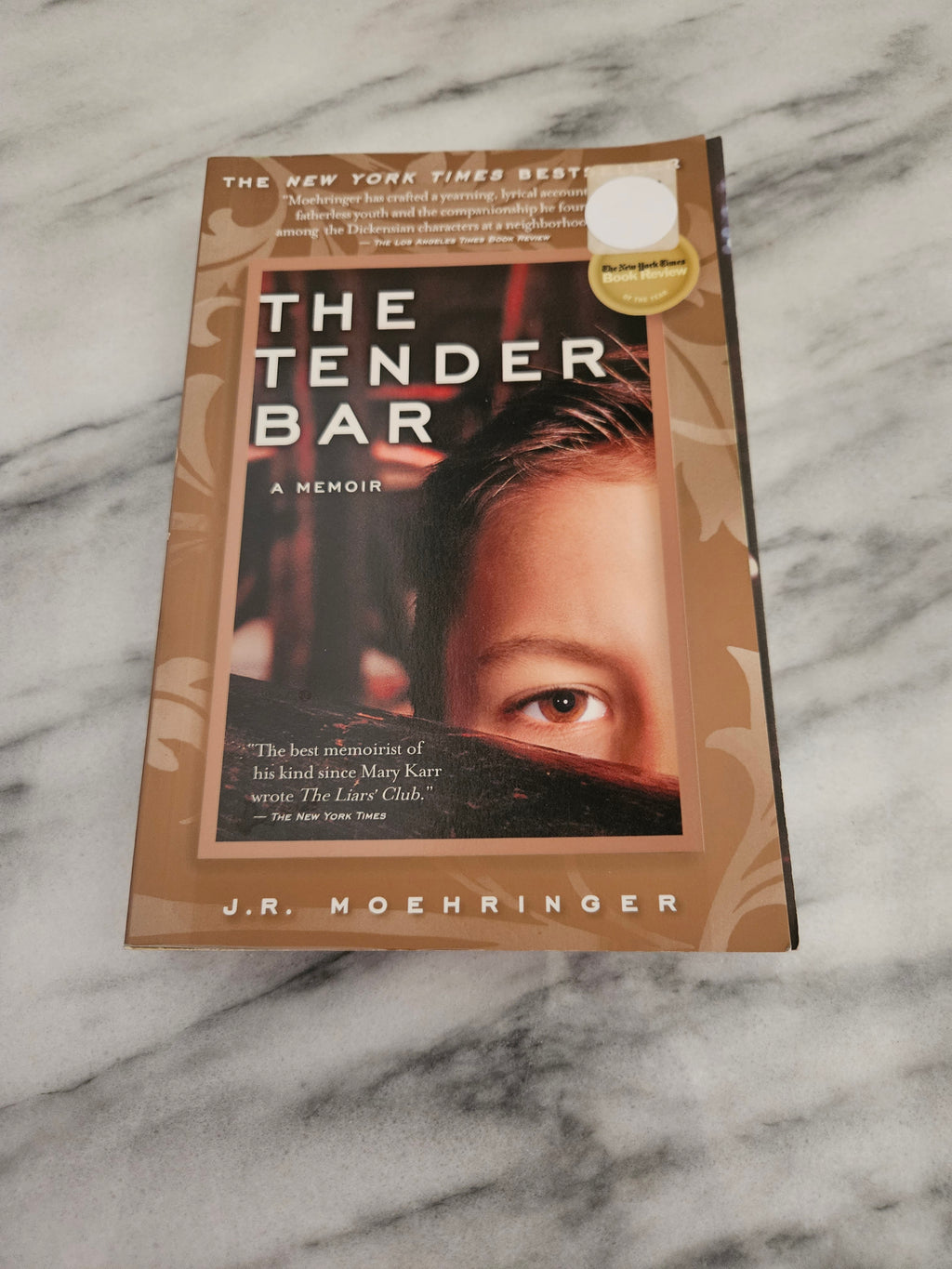 The book cover of 'The Tender Bar' by J.R.