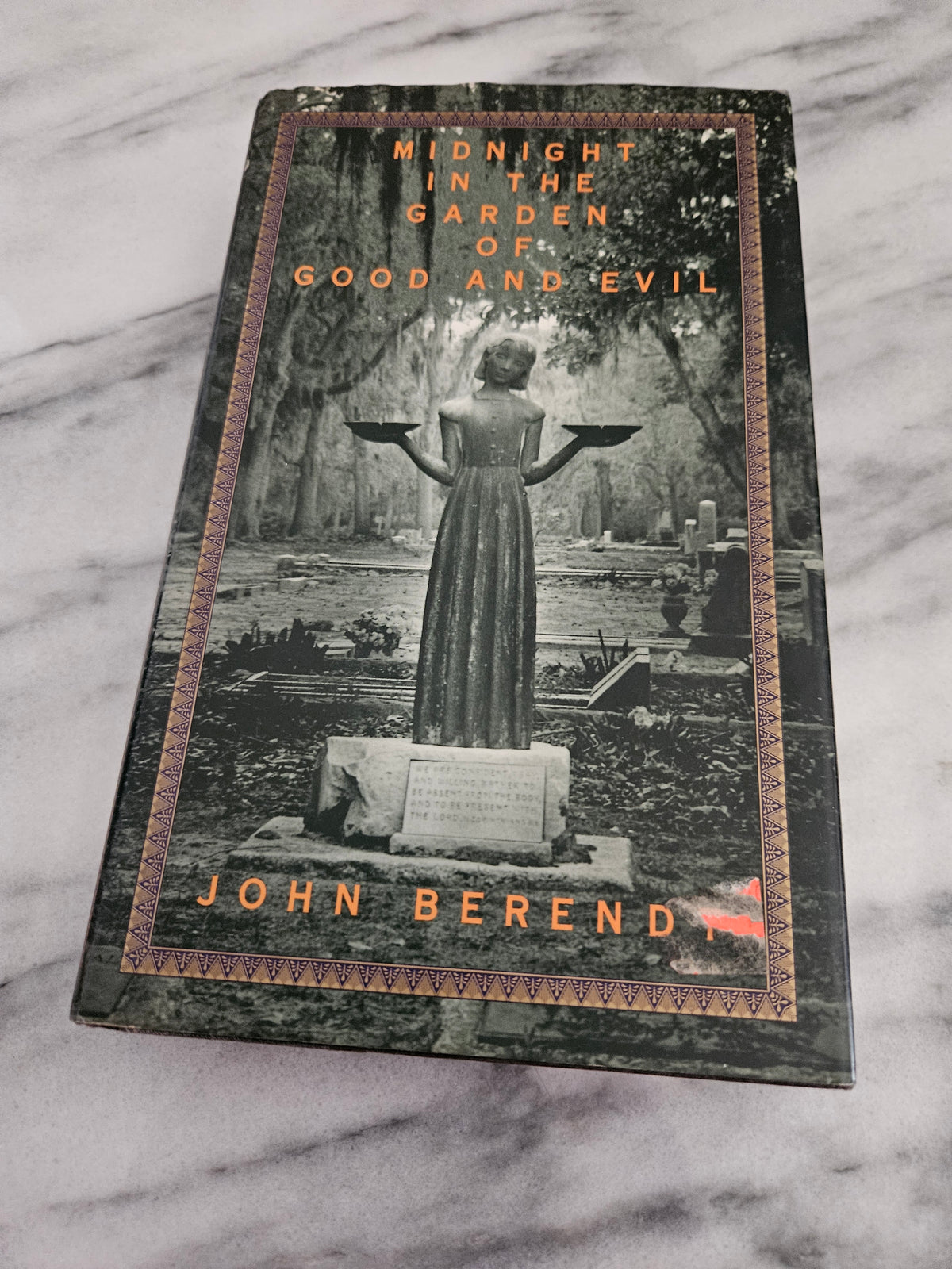 Midnight in the Garden of Good and Evil * John Berendt