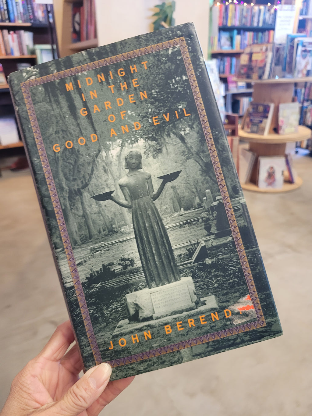 Midnight in the Garden of Good and Evil * John Berendt