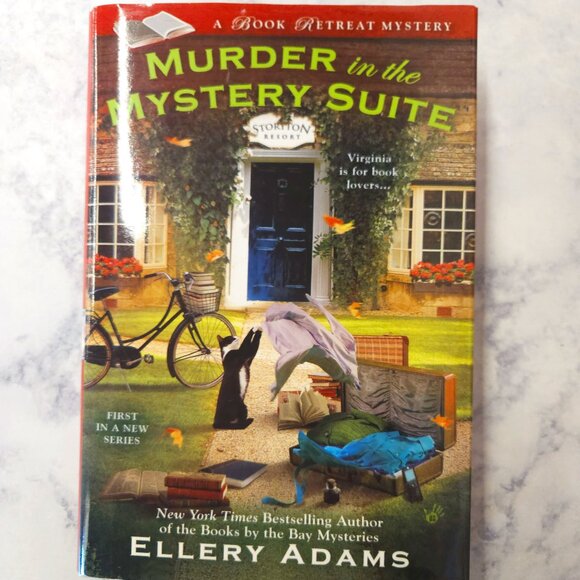 Murder in the Mystery Suite * Ellery Adams * Book Retreat Mystery #1